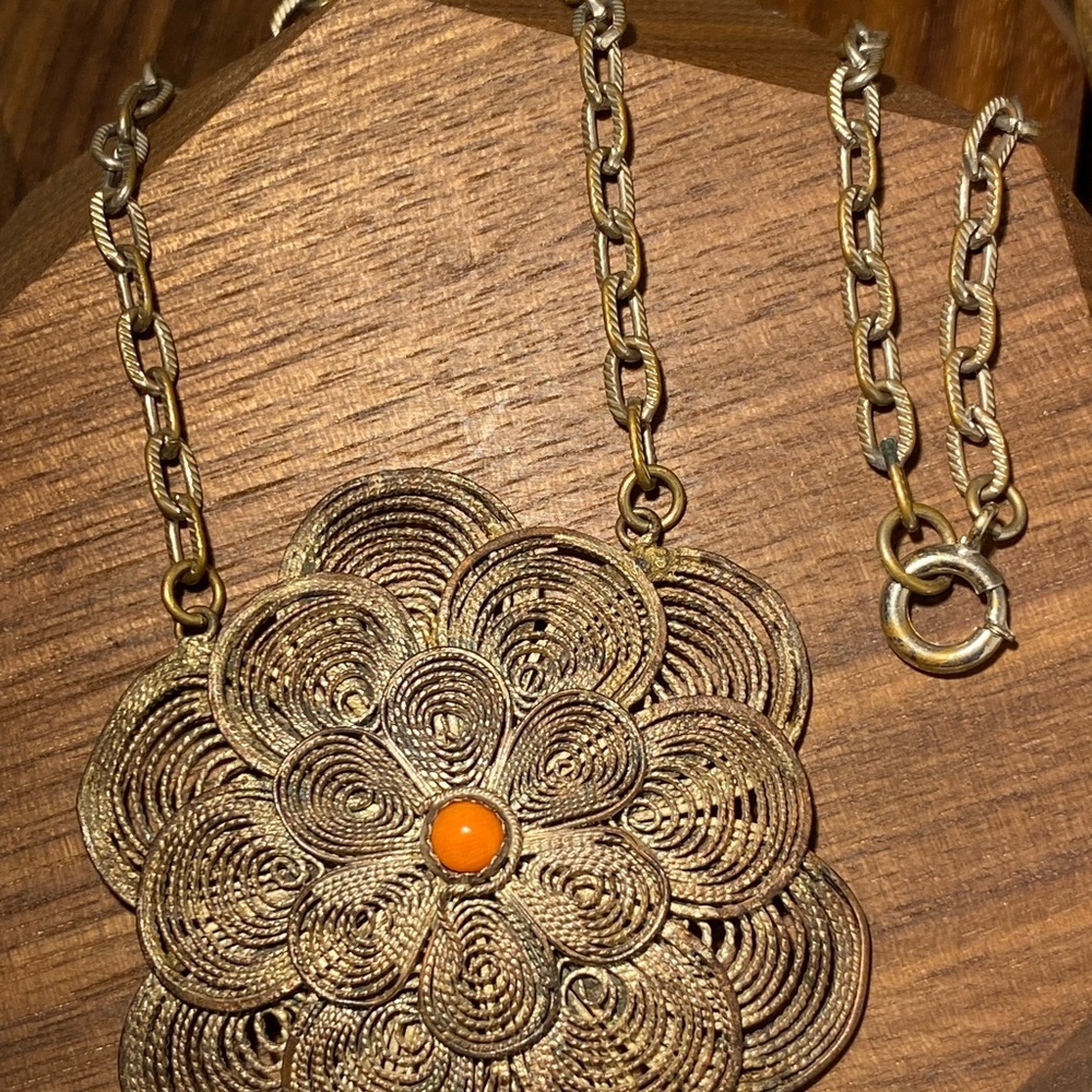 Unique wire flower necklace - Picture 5 of 5